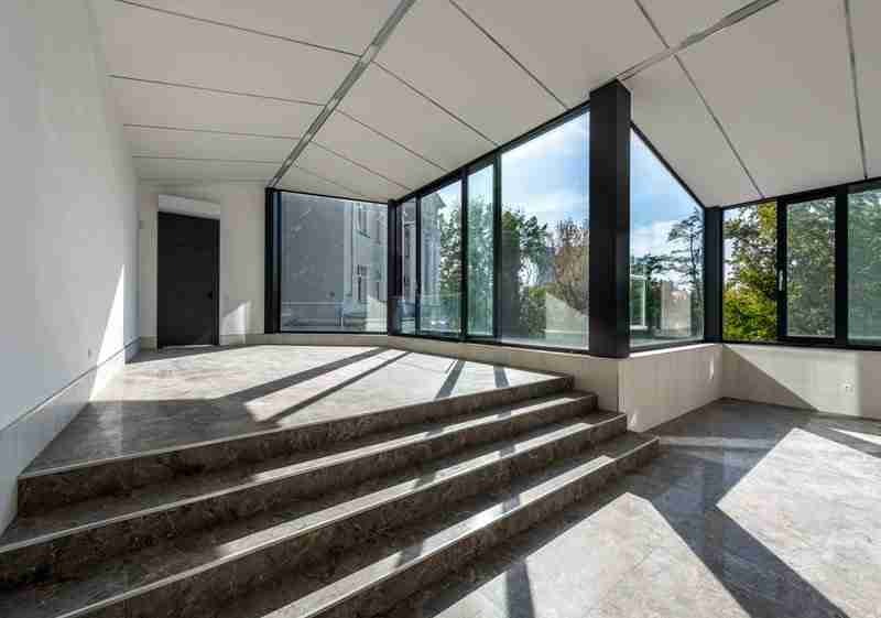 Single storey extension in Fulham with floor to ceiling glazing and steps down to the garden